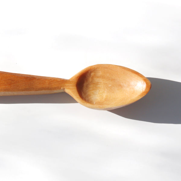 A flour scoop I made in birch wood. Pretty hard work with a lot of  hollowing! : r/Spooncarving